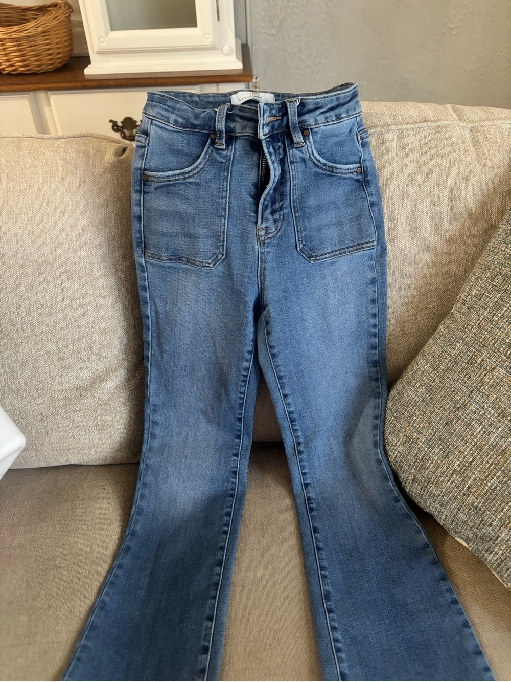 High-Rise Flare Jeans in Medium Blue